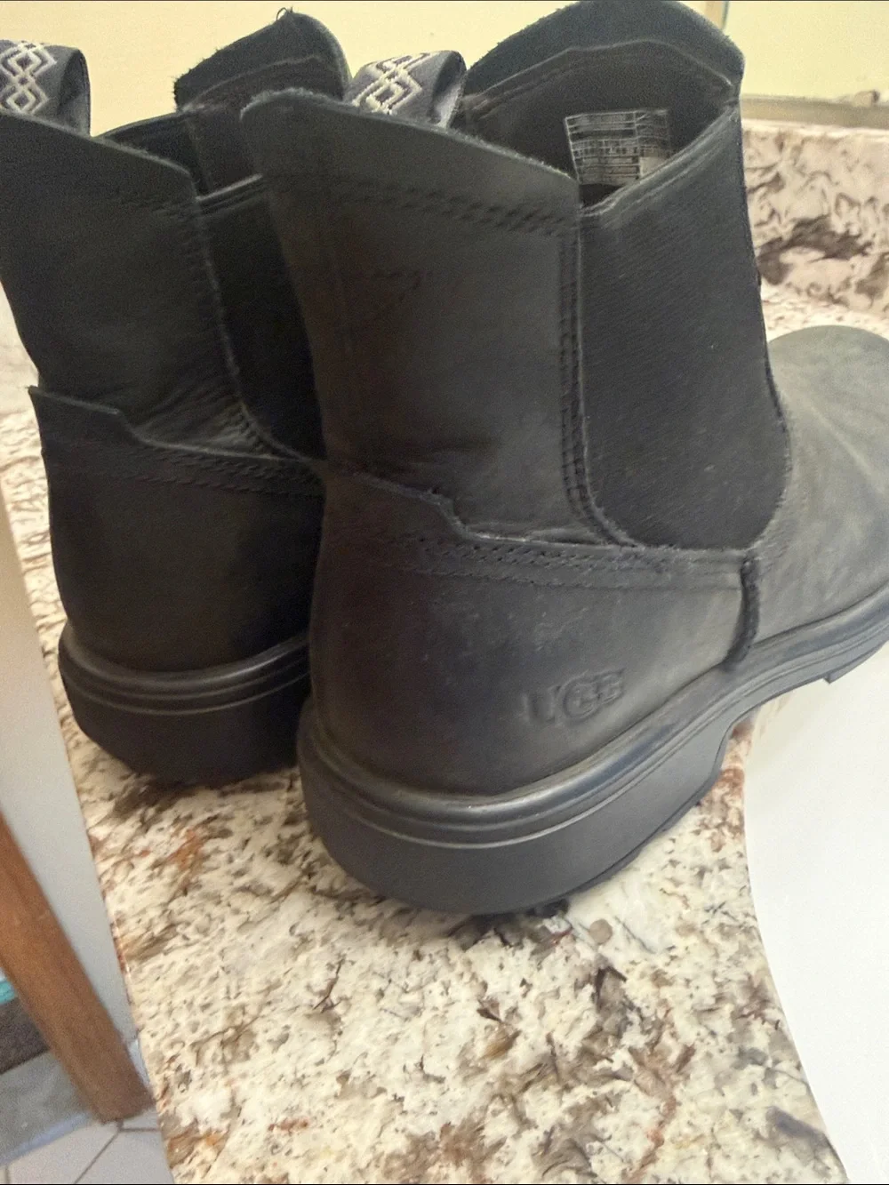 UGG Men's Black Leather Chelsea Boots